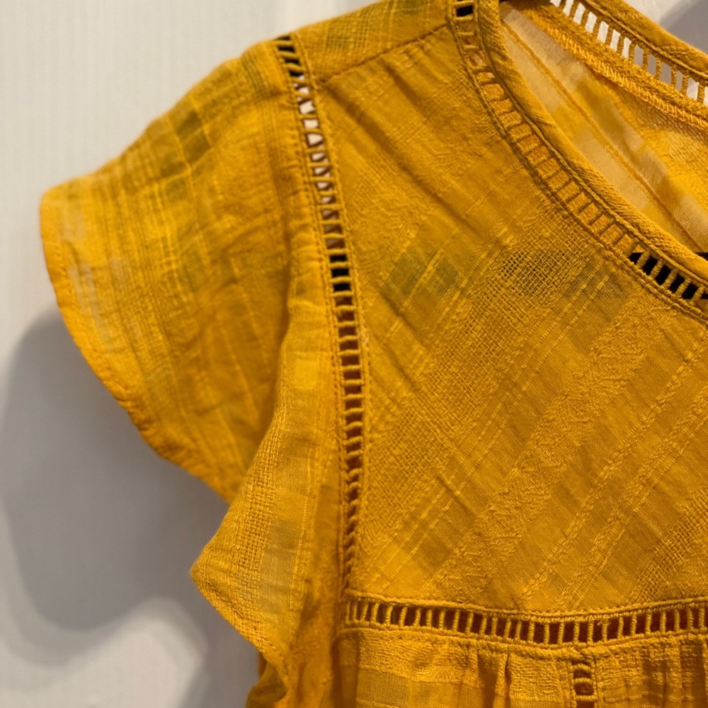 New Directions ND Flutter sleeve Gold Yellow Blouse with bohemian vibe. MEDIUM